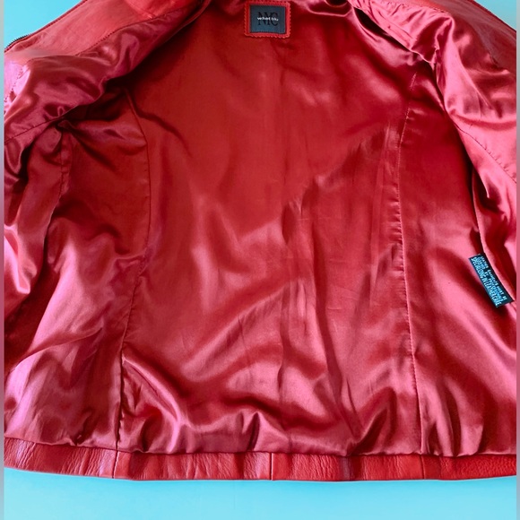 Red Luxurious Leather Cropped Zippered Jacket - Picture 8 of 15